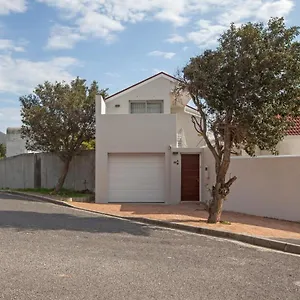 ** Guest house 20 Belladonna Avenue Vredehoek South Africa